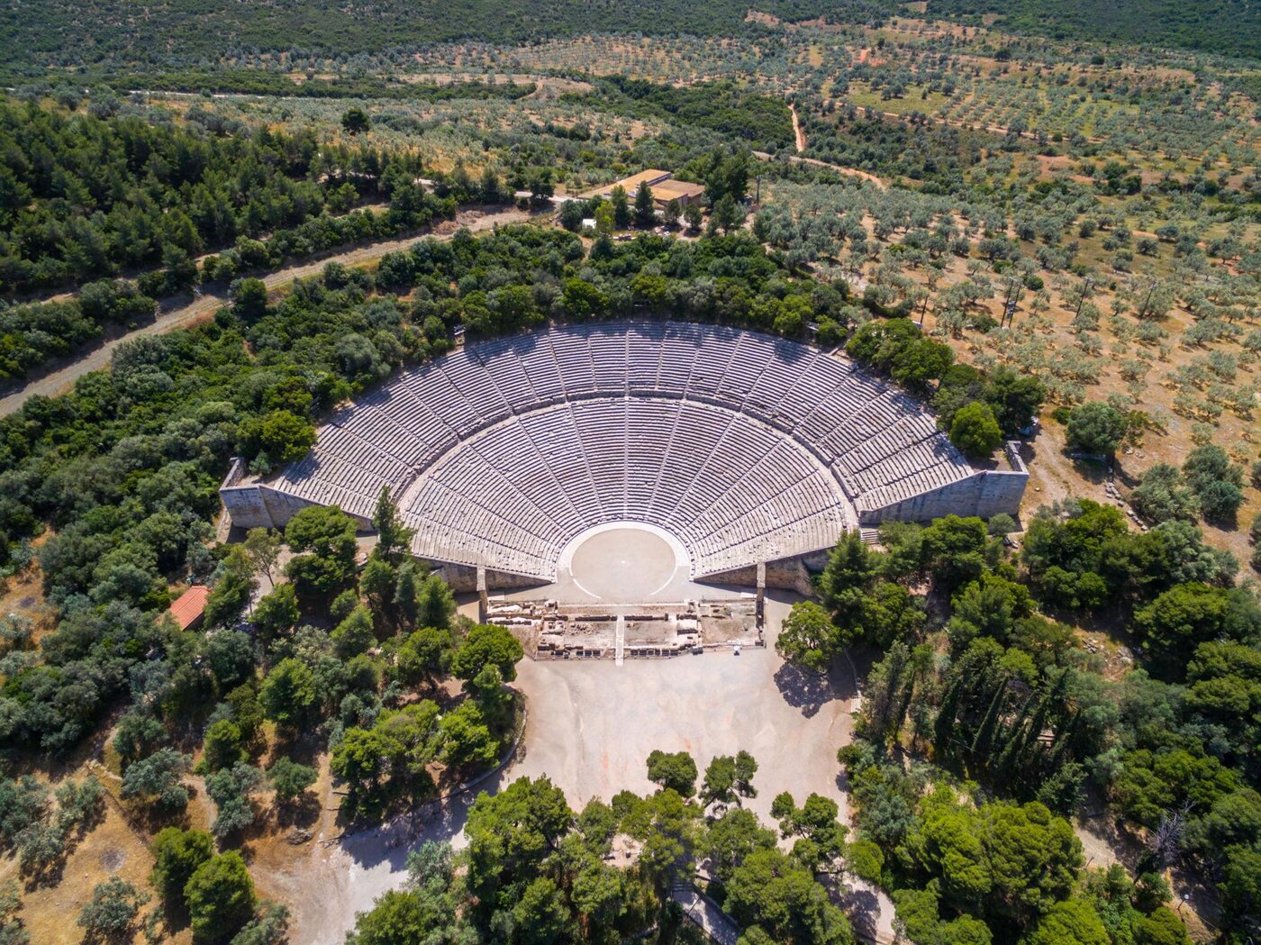 Το θέατρο της Επιδαύρου από ψηλά